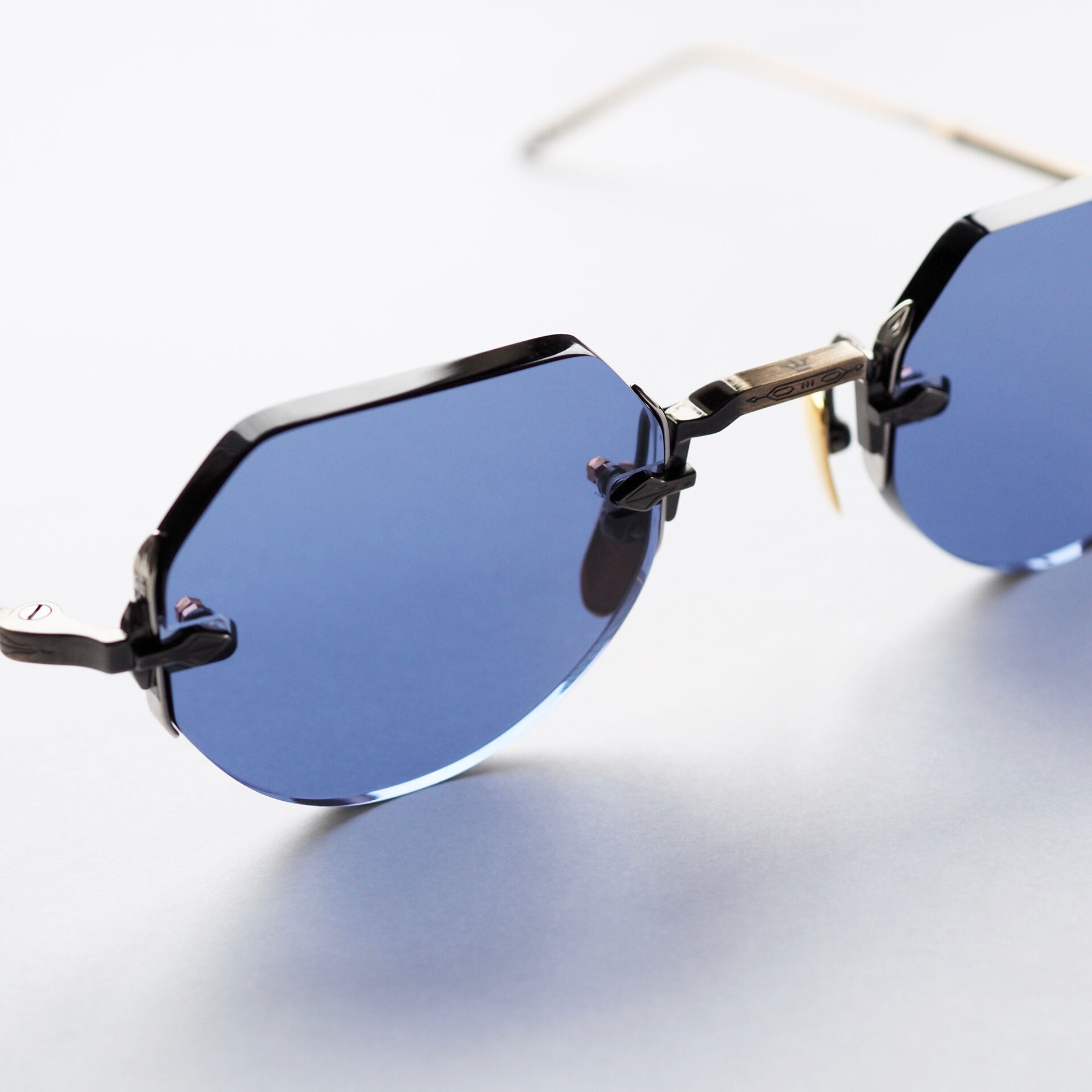 JACQUES MARIE MAGE〈ジャックマリーマージュ〉の美しいリムレス