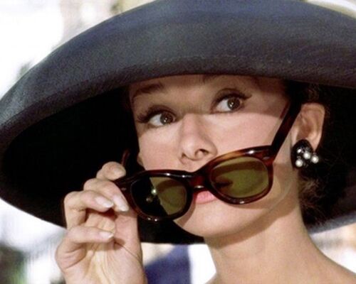 audrey-hepburn-sunglasses-pulldown-breakfast-at-tiffanys-800